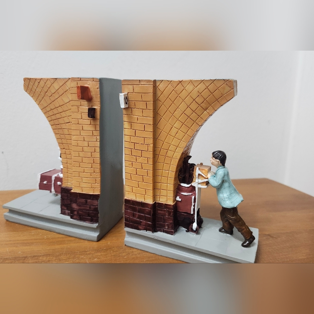 Wizarding World Of Harry Potter Collectable Bookends Platform 9 3/4